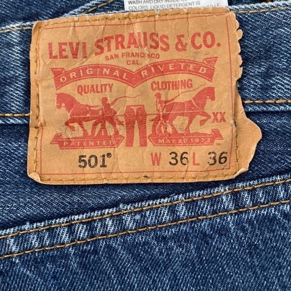 Y2K Levi’s 501 medium wash jeans - Picture 2 of 9